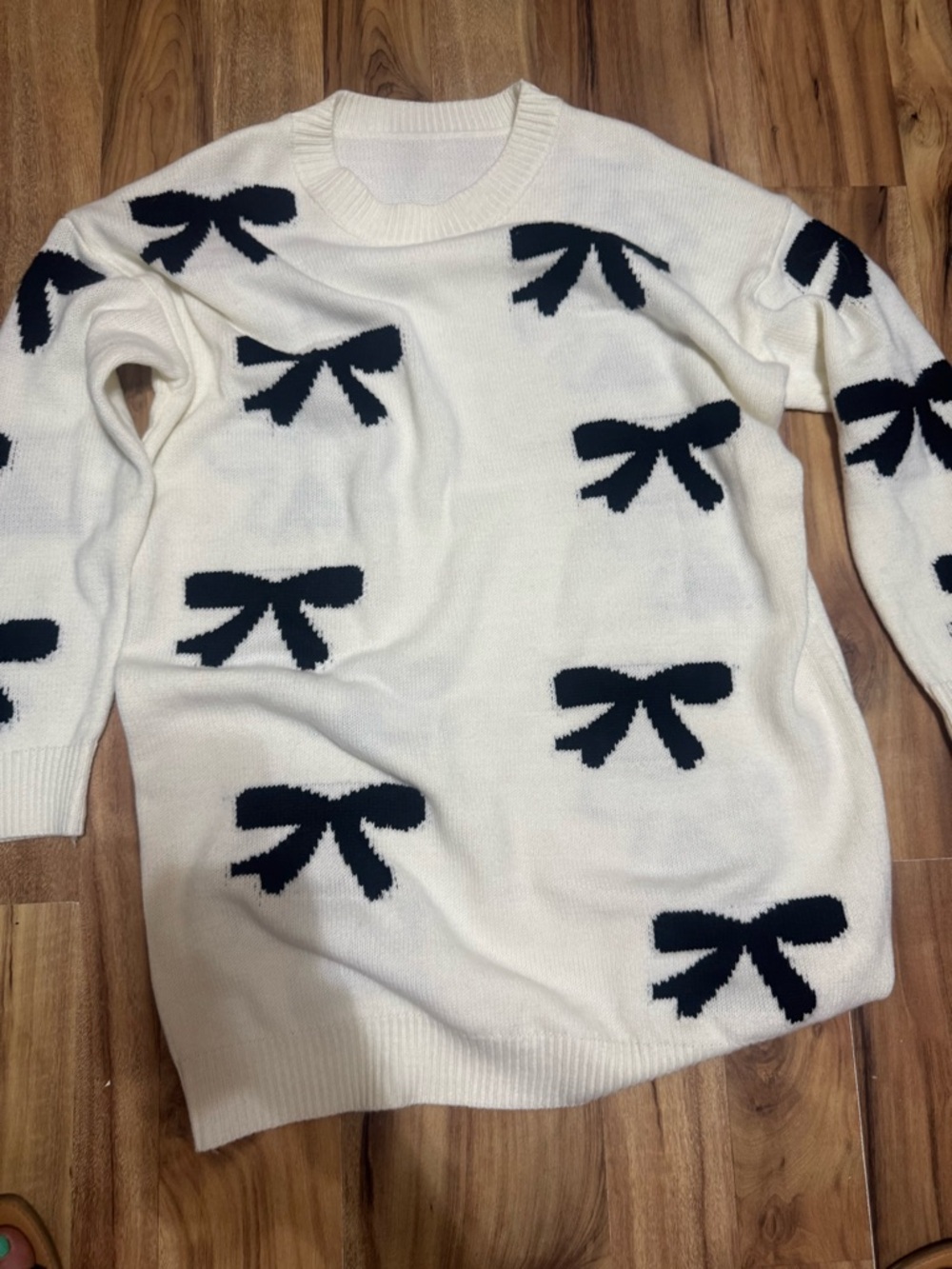 White Bow-Pattern Crewneck Sweater